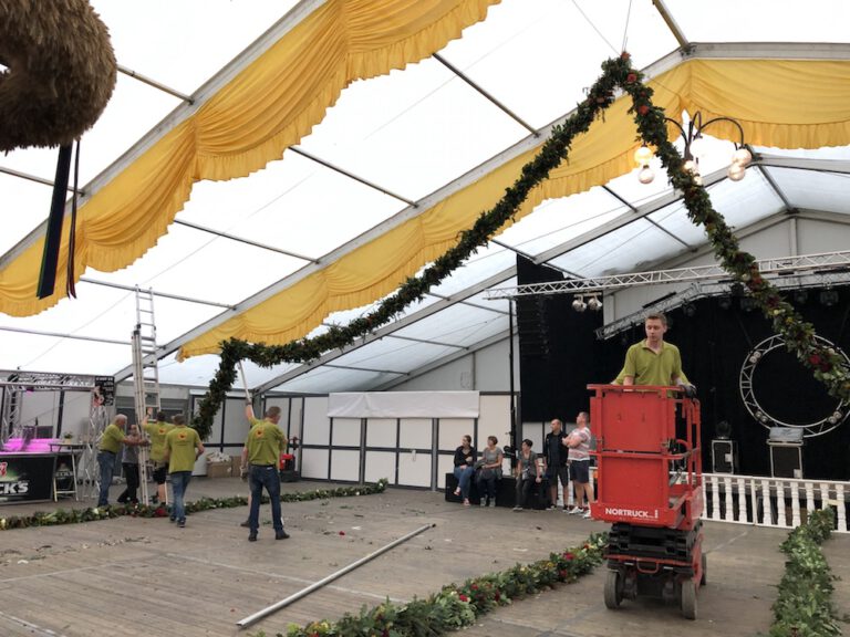 Bild vom Osterholzer-Erntefest: Kranzbinden am Freitag