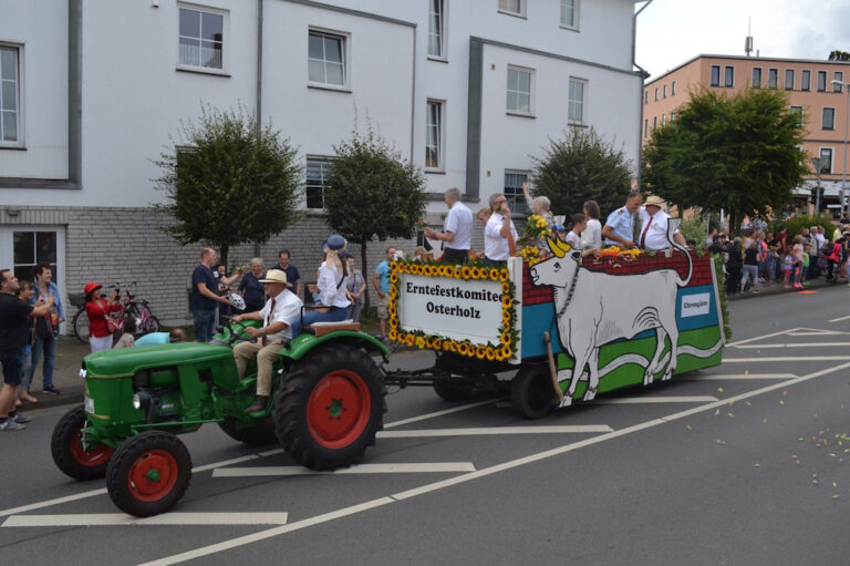 Bild vom Osterholzer-Erntefest: Umzug am Sonntag