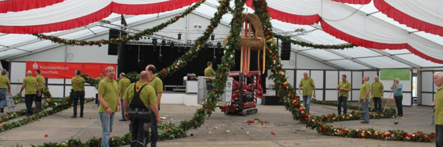 Kranzbinden vom Osterholzer Erntefest